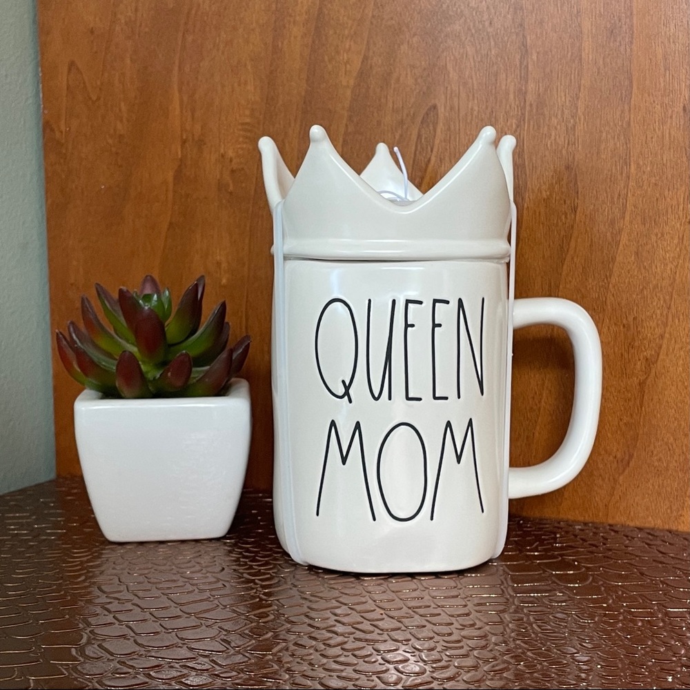 Rae Dunn QUEEN MOM mug w/ Crown Topper